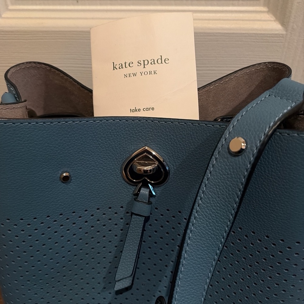 Elegant Blue Bucket Shoulder Bag - Picture 5 of 9